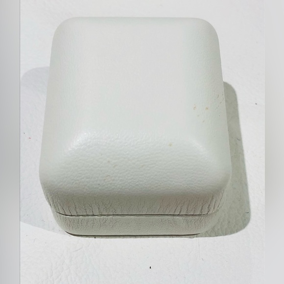 New Ruby, Diamond and White Gold Ring w Appriasal - Picture 11 of 11